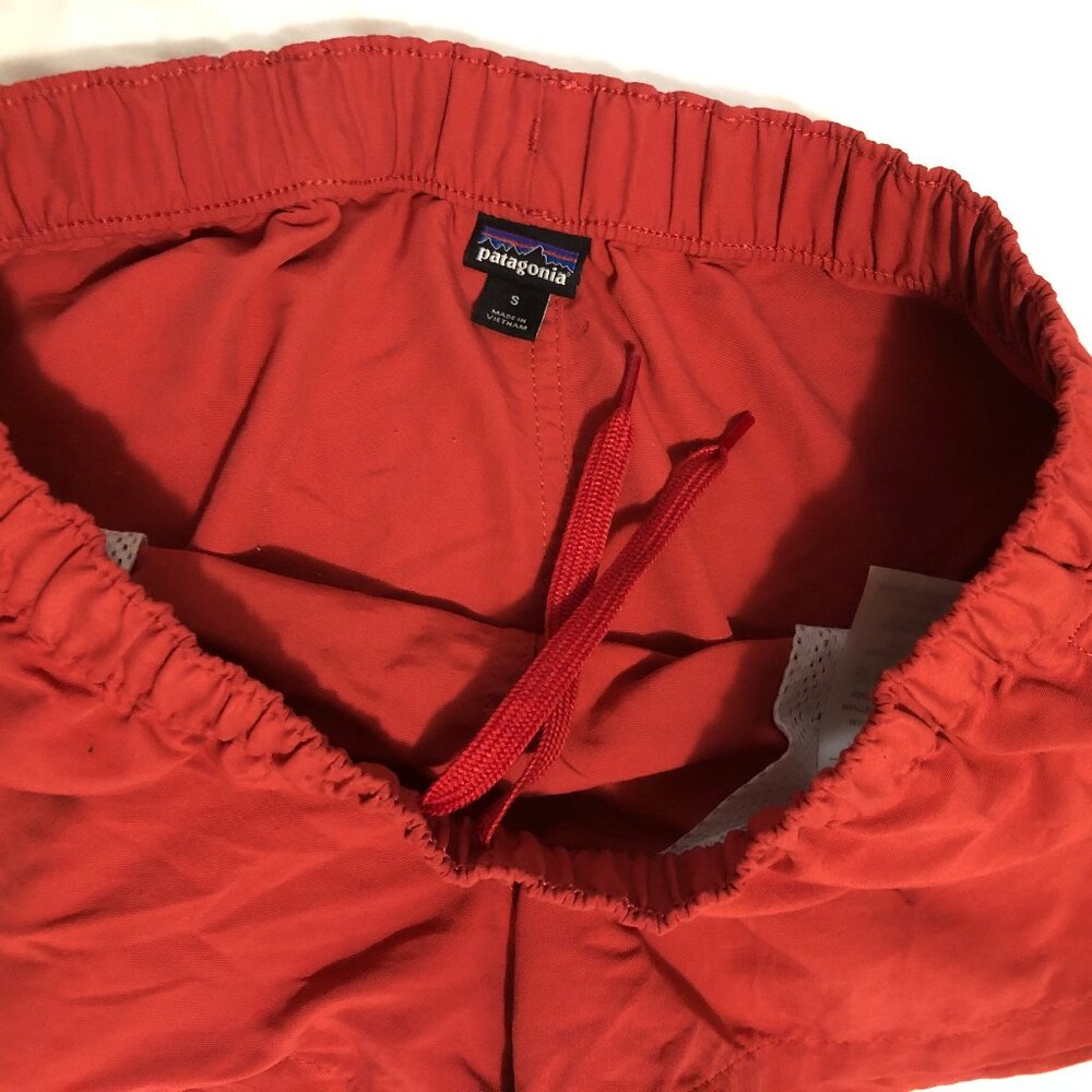 Patagonia Women's Baggies size S, 2.5 Inseam [Coral/Orange/Red]